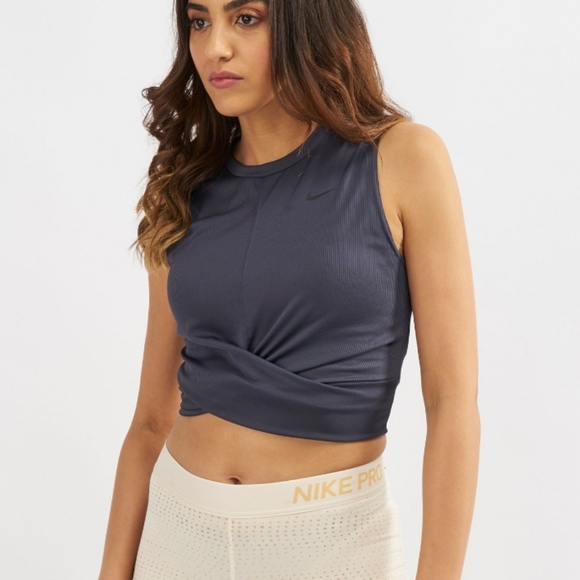 nike twist crop top